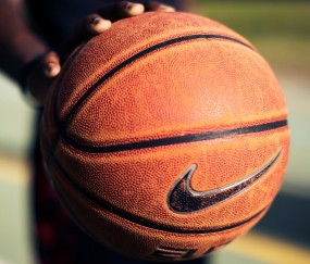 开云官方平台-当篮球与足球相遇，NBA季后赛的加时赛与希腊神话的绿茵胜利