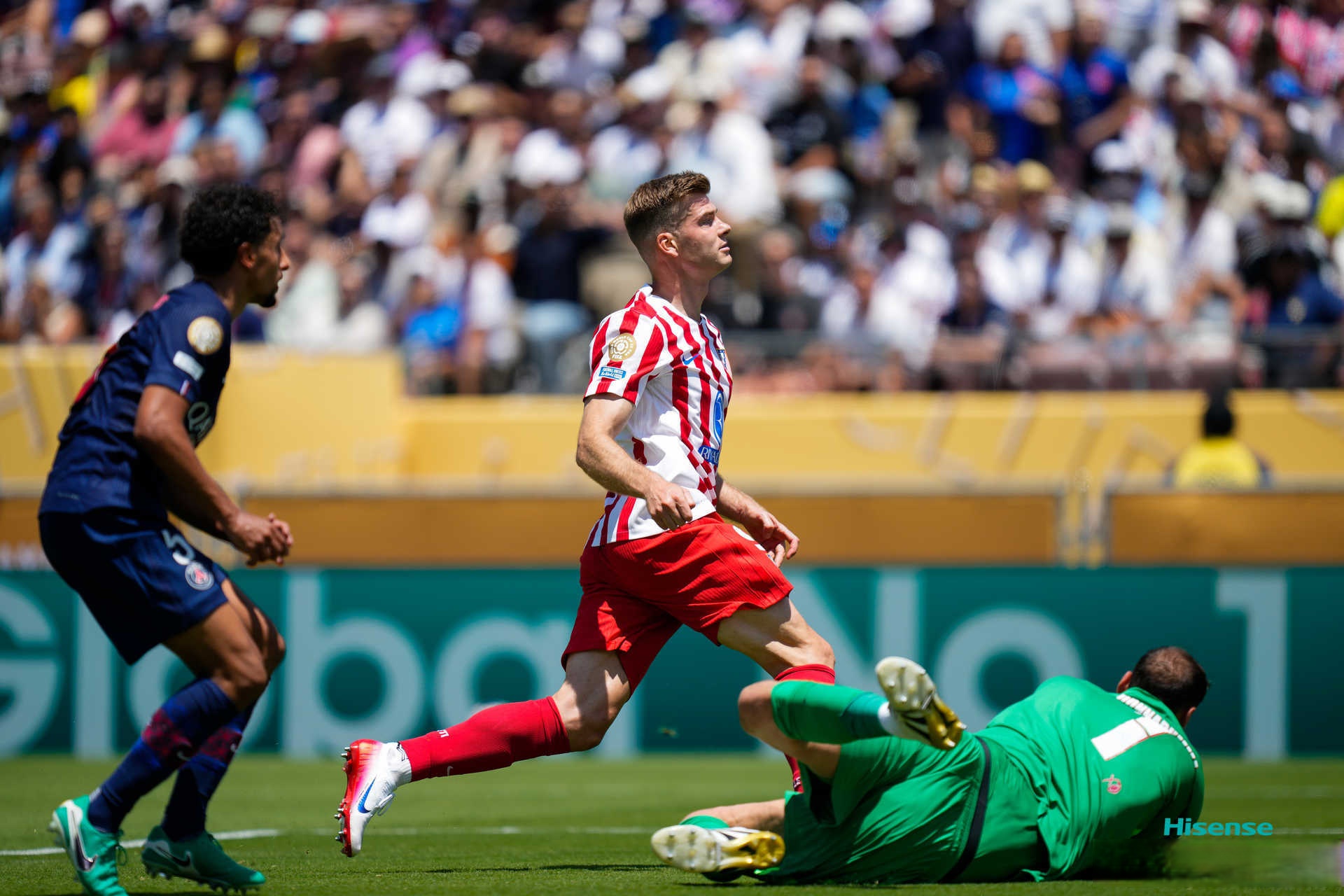 法国全力以赴，淘汰赛席位争夺备战