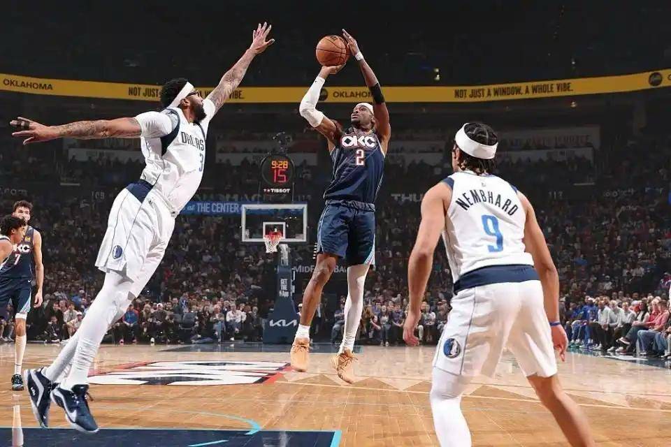 雷霆碾压独行侠,汉密尔顿送出助攻 雷霆碾压独行侠,汉密尔顿送出助攻