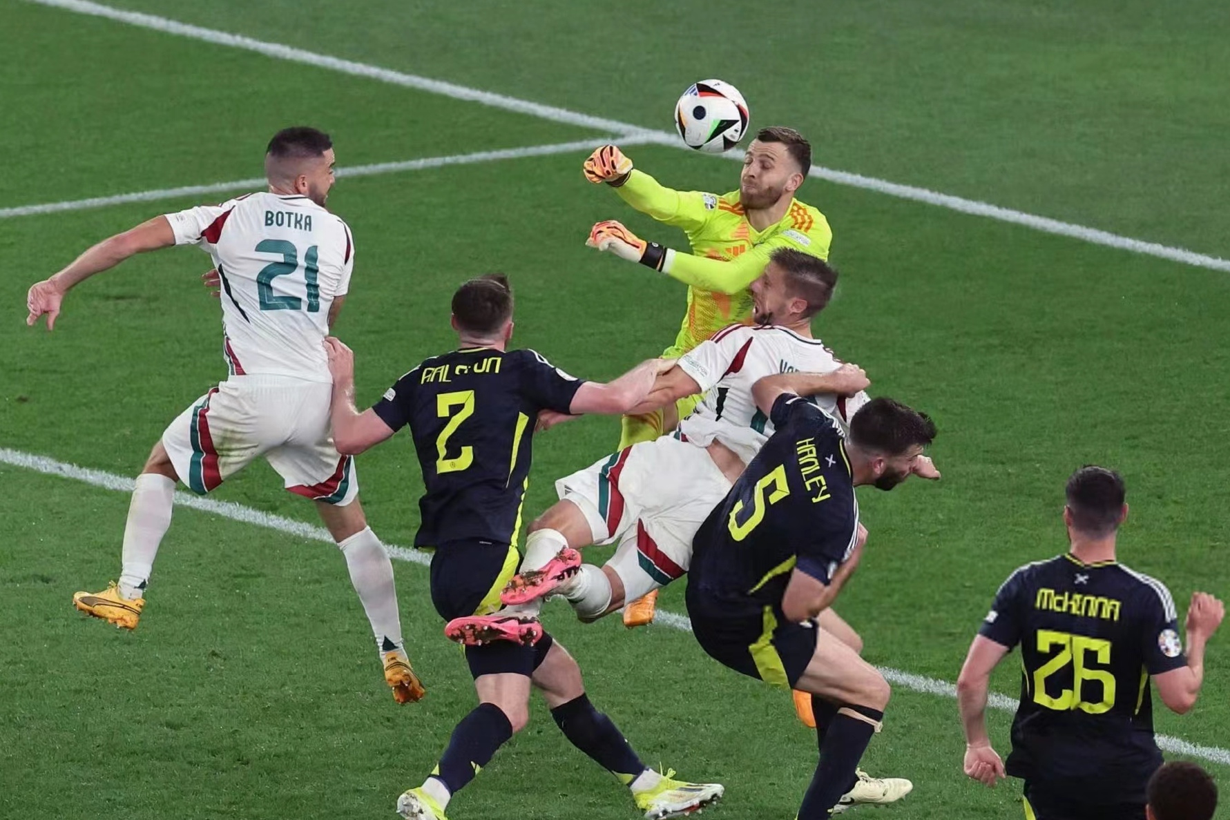 对手连续进攻，球队丢球惨重